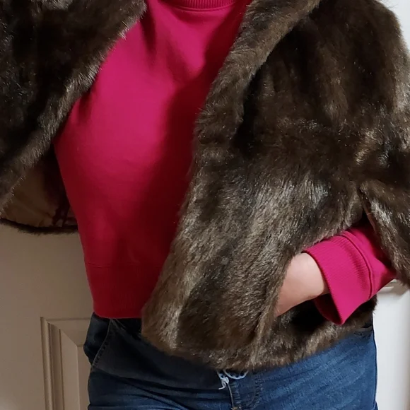 Vintage Fur Shawl/Cape - Picture 4 of 8